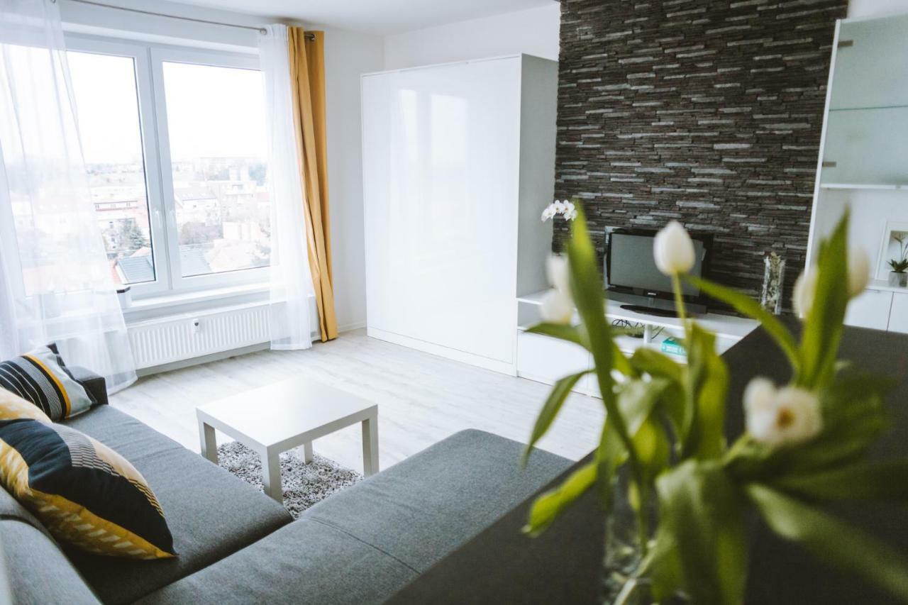 Design Apartment, The City Centre Close To The Health Spa ปิเอชตานี ภายนอก รูปภาพ