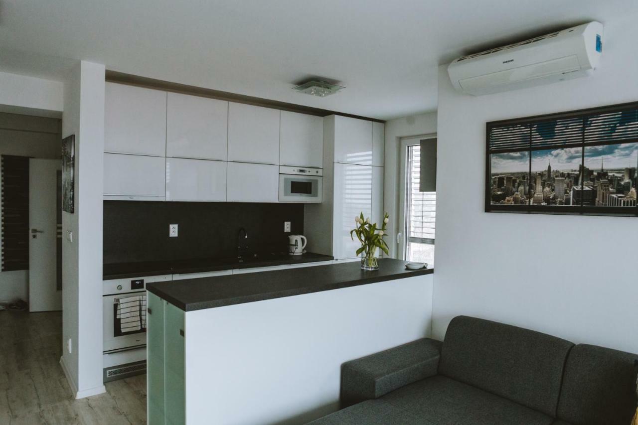 Design Apartment, The City Centre Close To The Health Spa ปิเอชตานี ภายนอก รูปภาพ
