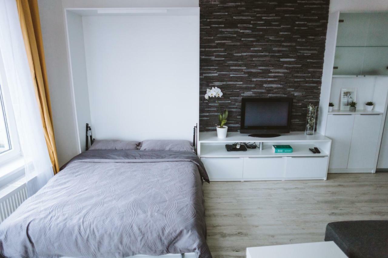 Design Apartment, The City Centre Close To The Health Spa ปิเอชตานี ภายนอก รูปภาพ