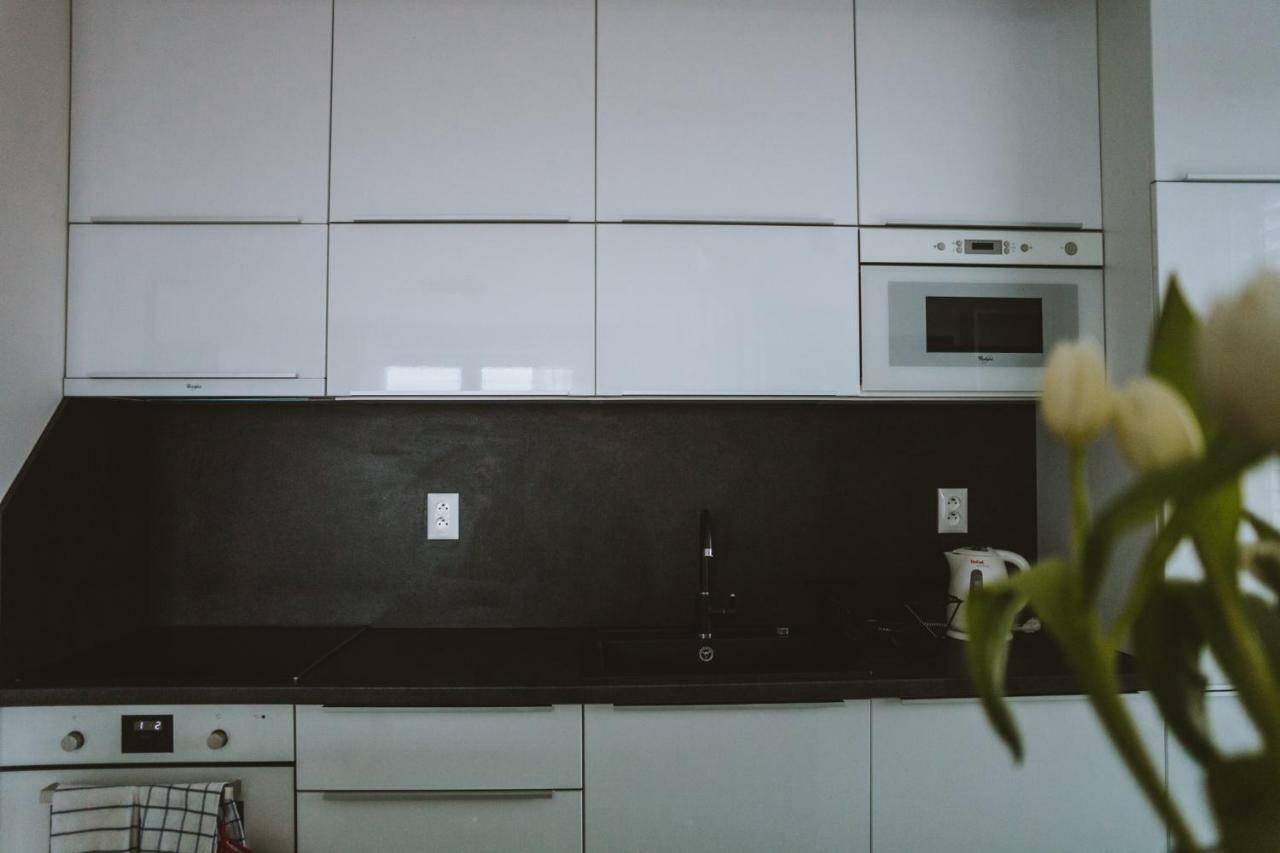 Design Apartment, The City Centre Close To The Health Spa ปิเอชตานี ภายนอก รูปภาพ