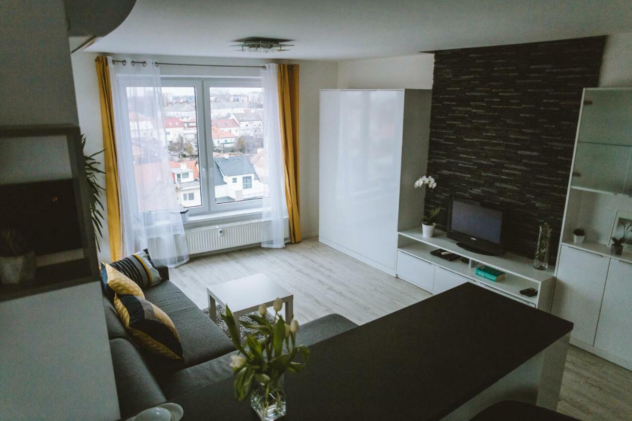 Design Apartment, The City Centre Close To The Health Spa ปิเอชตานี ภายนอก รูปภาพ