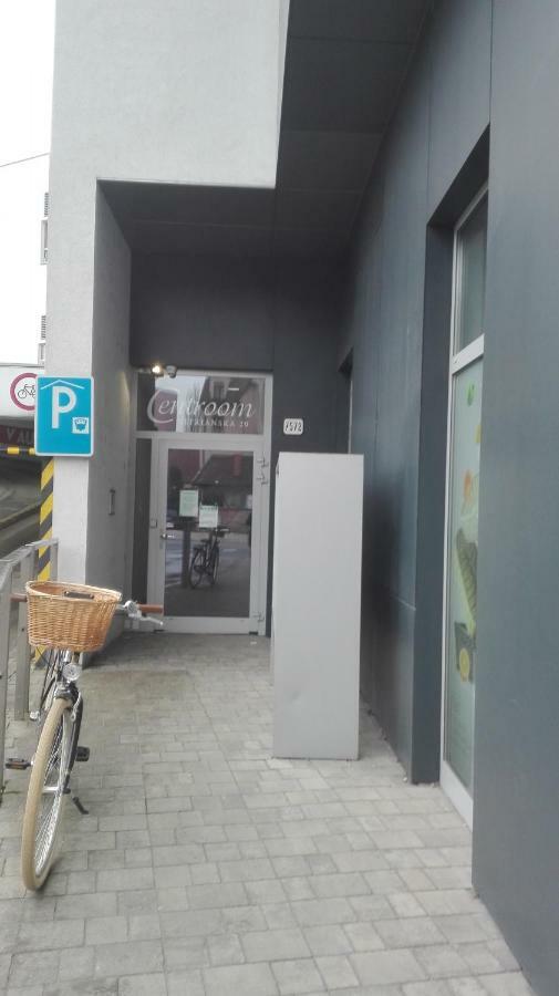 Design Apartment, The City Centre Close To The Health Spa ปิเอชตานี ภายนอก รูปภาพ