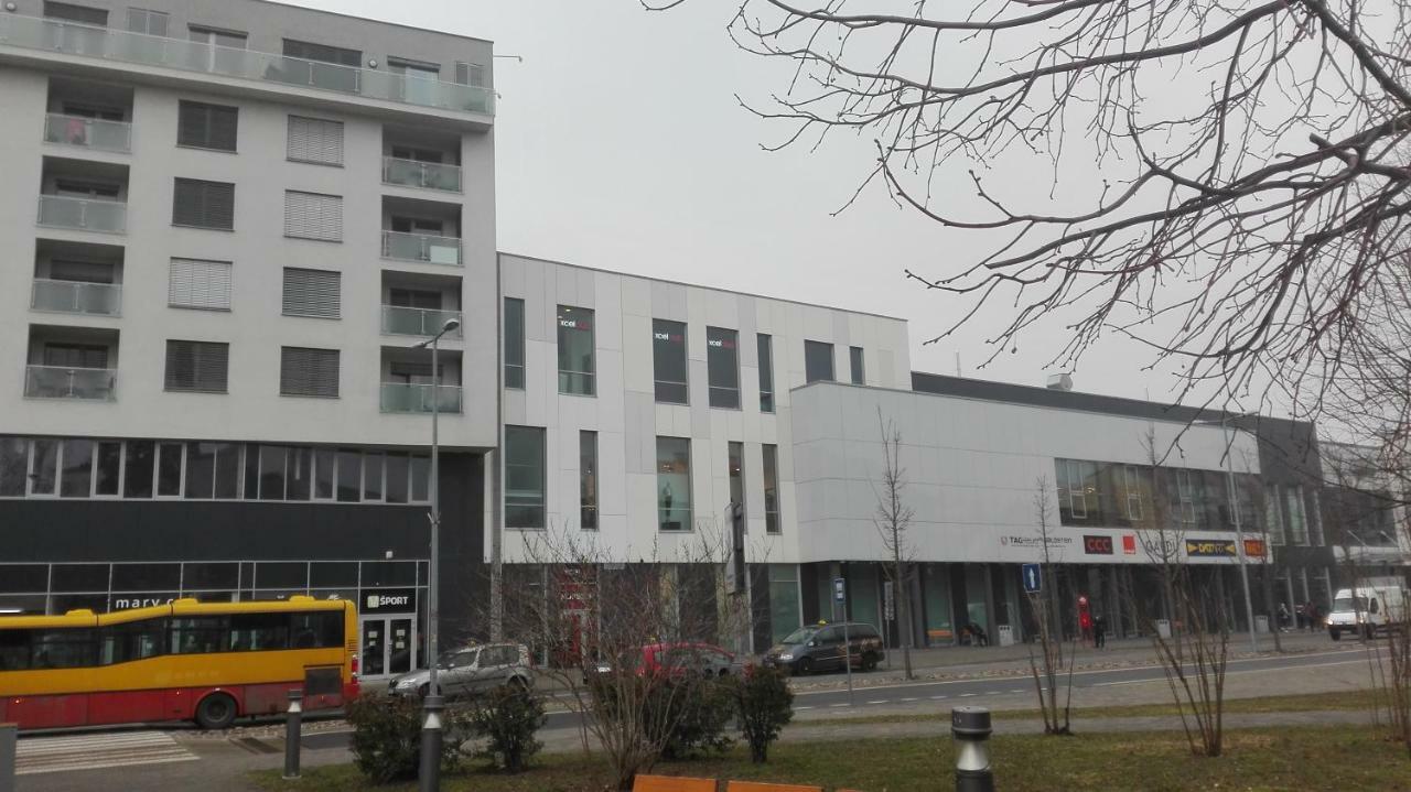 Design Apartment, The City Centre Close To The Health Spa ปิเอชตานี ภายนอก รูปภาพ